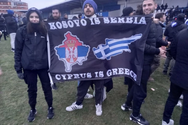 KOSOVO JE SRBIJA ZAGRMELO BEOGRADOM: Navijači Dinama iz Moskve poslali moćnu poruku pred meč u Humskoj! (FOTO)