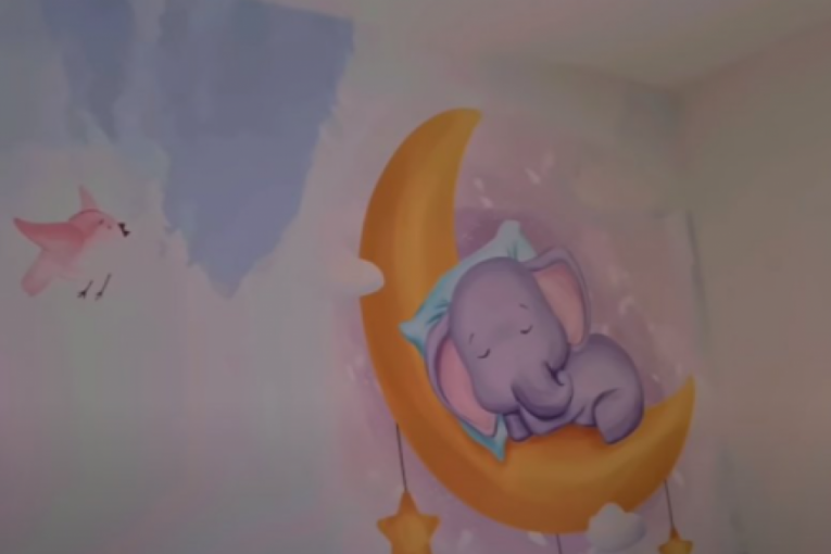 Luna i Marko pokazali sobu male Mije