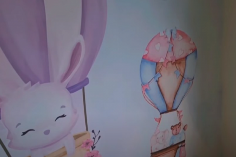 Luna i Marko pokazali sobu male Mije