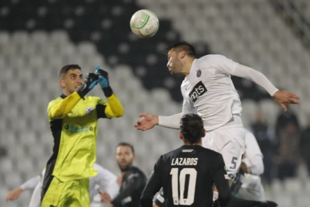 URNEBESNA REAKCIJA: Legendarni Englez zapalio Tviter objavom o detalju sa meča Partizan Anortozis! (VIDEO)