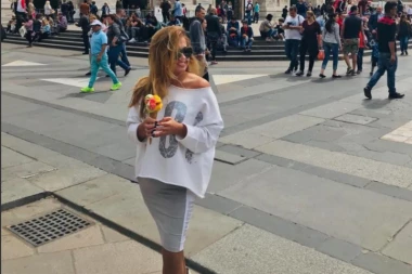 KRILA TRUDNOĆU 8 MESECI: Poznata voditeljka se PORODILA U 47. GODINI, a sad je pokazala kako izgleda njen NASLEDNIK! (FOTO)