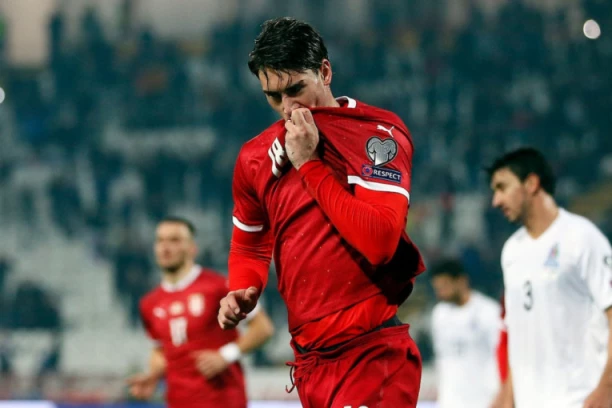 UDARNA VEST! IGRAĆE U PREMIJER LIGI: Londonski VELIKAN kupuje Vlahovića za 80.000.000 evra?!