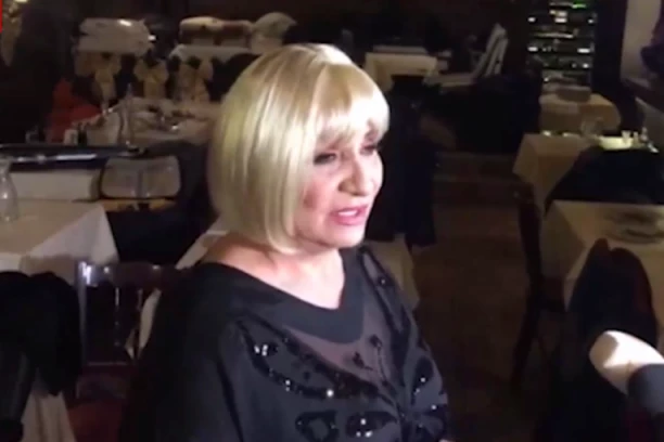 VESNA ZMIJANAC NAPADNU DA JE LOPOV: Pevačicu razapeli zbog koncerta, OPŠTI HAOS, narod želi NOVAC NAZAD! (FOTO)