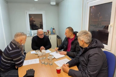 SPREMNI SMO ZA SNEŽNE PADAVINE! Vesić obišao komandni centar Beograd puta: Od jutros nema zastoja nijednog prevoza (FOTO)