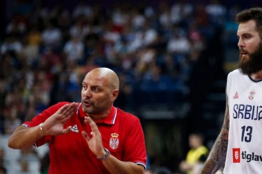 PUKLA TIKVA! Zalepili su mu OTKAZ kao vrata, platio ceh lošim rezultatima!