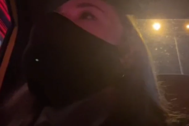 PREŽIVELA PRAVU DRAMU U TAKSIJU: Mariji je vozač uputio JEZIVE REČI, ali je brzo reagovala i sve snimila (VIDEO)