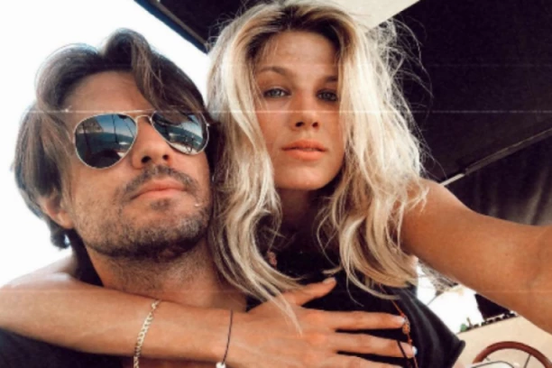 NAŠA PEVAČICA SA MUŽEM PILOTOM ŽIVI U HOTELU: Luksuzan apartman vredi MILIONE, a pogled BOLI koliko je dobar (FOTO)