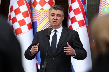 MILANOVIC ZIPPING UP HIS FLY IN FRONT OF THE CAMERAS, AND THEN HE WIPED HIS NOSE WITH HIS HAND: Unprecedented embarrassment of the Croatian President during an awarding ceremony