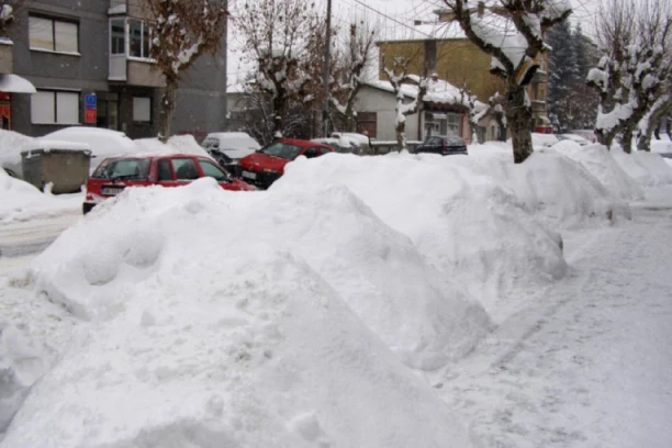 PROGLAŠENA VANREDNA SITUACIJA U BAJINOJ BAŠTI: Bez struje ostalo više od HILJADU domaćinstava!