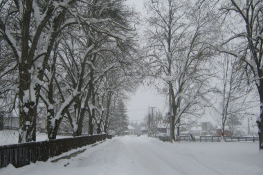 NEOČEKIVANI VREMENSKI PREOKRET! U Sloveniji pao sneg!