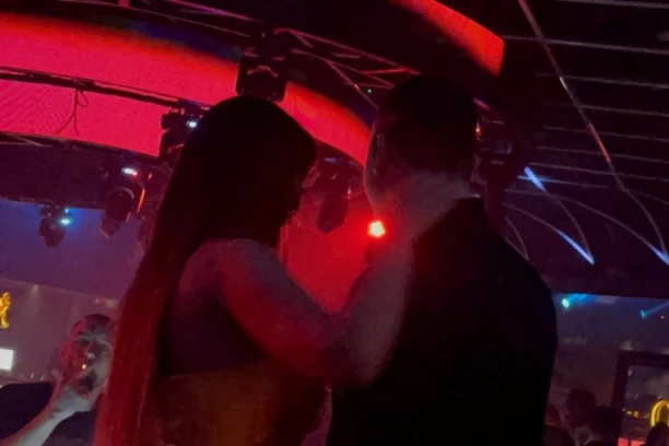 ANA RADULOVIĆ U DRUŠTVU ZGODNOG MUŠKARCA: Voditeljka lumpovala do JUTRA, a svi su gledali u NJEGA! (VIDEO)