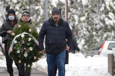 JUTJUBER DULE STIGAO NA SAHRANU: Branio je Kiku od Bake Praseta, a sad je došao da je ISPRATI NA VEČNI POČINAK! (VIDEO)