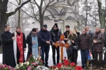 MARINKOVI SINOVI UZ POLUBRATA: Tužan prizor na groblju, niko sa estrade se nije pojavio na pevačevom pomenu!