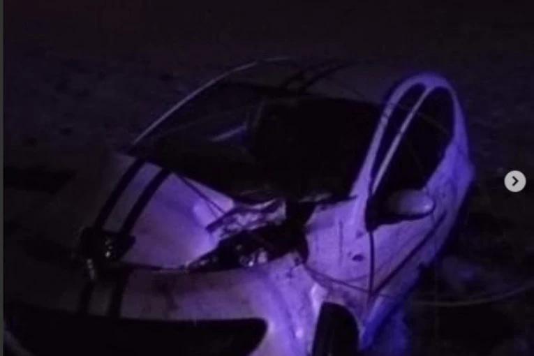 SMRSKAN AUTOMOBIL U NESREĆI KOD ČELAREVA: Vozač snimljen deset minuta ranije kako divlja po putu (VIDEO)