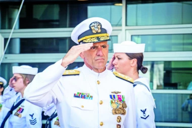 KOMANDANT ZDRUŽENE KOMANDE NATO U NAPULJU: Zaštitićemo SRBE na KOSOVU!