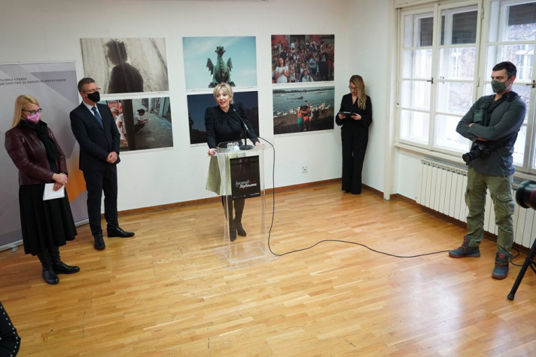 Izložbu su otvorili Jadranka Joksimović, Damjan Bergant i Mateja Norčić 