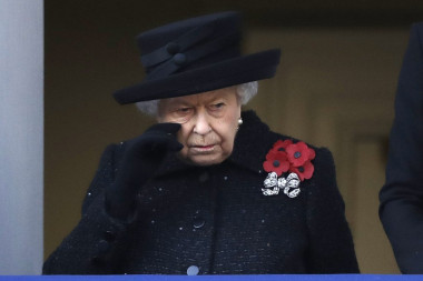 BAKINGEMSKA PALATA POTVRDILA: Kraljica Elizabeta POZITIVNA na kovid 19!