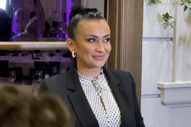 ESTRADNI RAT BUKTI: Poznatu pevačicu TUŽIO KOLEGA - LAZIĆ TRAŽIO 50.000 EVRA?! Niko nije očekivao da će se njih dvoje TERATI NA SUDU