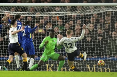 PREMIJER LIGA: Brukanje SRAMNOG Čelsija, Arnold BOMBETINOM krunisao Liverpulovu pobedu!