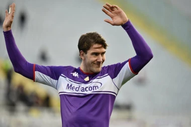 FIORENTINA IS NOT STOPPING THEIR REVENGE AGAINST VLAHOVIC: For 20 euros, they are offering to delete the "PAINFUL PAST"!