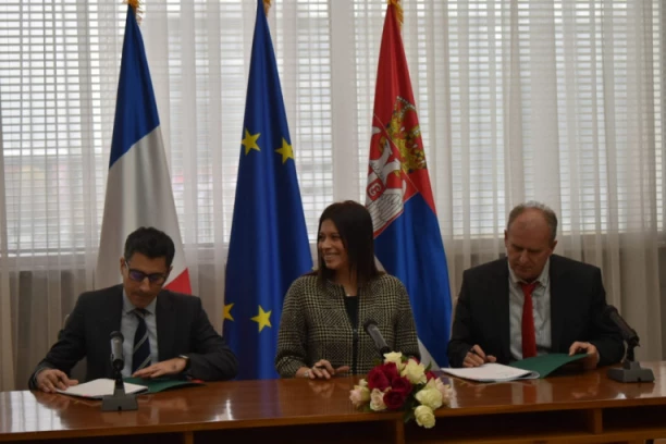 MINISTARKA VUJOVIĆ: Potpisani ugovori za izgradnju četiri reciklažna centra