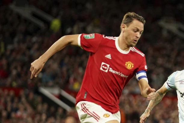 PORUKA ZA NOVAKA IZ MANČESTERA! Nemanja Matić UDARIO na Australiju! (FOTO)