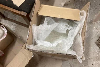 KREATIVNO SKRIVANJE NARKOTIKA: Pogledajte gde je policija uhapšenom pronašla drogu (FOTO)