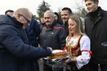 POKRETNA KANCELARIJA GORANA VESIĆA SA GRAĐANIMA DUDOVICE (FOTO)