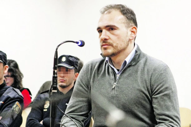 U SRBIJI GA ČAK POMILOVAO BIVŠI PREDSEDNIK! Sumnjičen za više od 20 ubistava u Srbiji, Holandiji i Španiji, malo šta mu dokazano! EVO KO JE LUKA BOJOVIĆ!