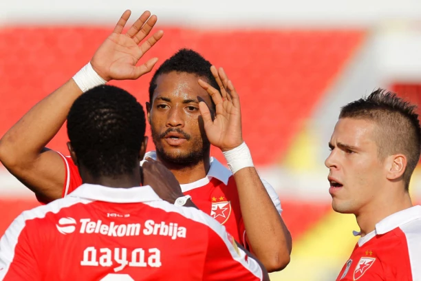 PREKO CRVENE ZVEZDE DO MAGACINA: Batalio fudbal, pa radi kao FIZIKALAC!