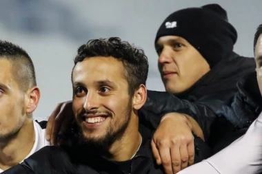 ZEMLJOTRES! Delije trljaju ruke, Crvena zvezda je sada njegova kuća!