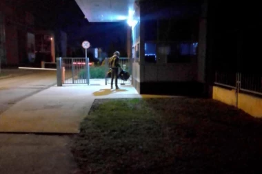 PRODUKCIJA KRIJE VANREDNI ULAZAK VEČERAS?! Bivši zadrugar uhvaćen sa džakovima u Šimanovcima! (FOTO)