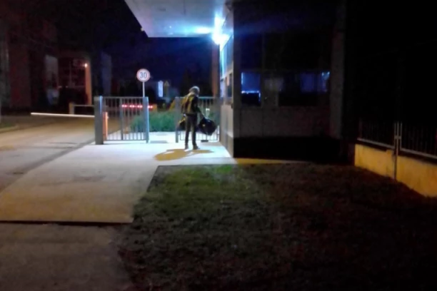 PRODUKCIJA KRIJE VANREDNI ULAZAK VEČERAS?! Bivši zadrugar uhvaćen sa džakovima u Šimanovcima! (FOTO)