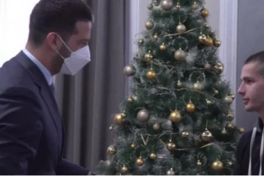 PREKO 42.000 LJUDI PROŠLO KROZ PROGRAM USAVRŠAVANJA I ZAPOŠLJAVANJA: Vanja Udovičić PONOSAN na mlade u Srbiji!