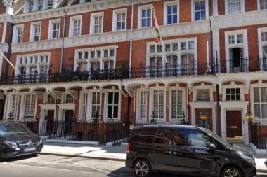 NAPAD NA AMBASADU: Diplomata teško povređen!