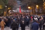 PROTESTI U TIRANI PROTIV VUČIĆA: Pogledajte kako albanski ekstremisti čekaju predsednika Srbije (VIDEO)