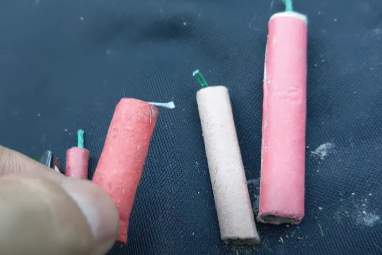 TRAGEDIJA! U EKSPLOZIJI PETARDE POGINUO MLADIĆ: Ima i povređenih!