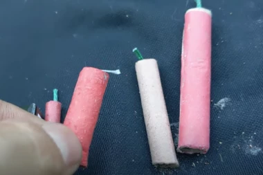 TRAGEDIJA! U EKSPLOZIJI PETARDE POGINUO MLADIĆ: Ima i povređenih!