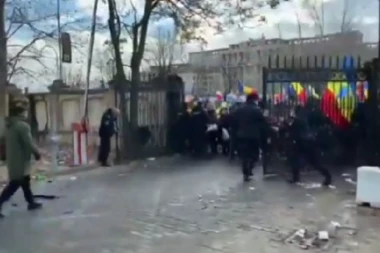 HAOS U BUKUREŠTU! Demonstranti provalili u Skupštinu, reagovala Žandarmerija