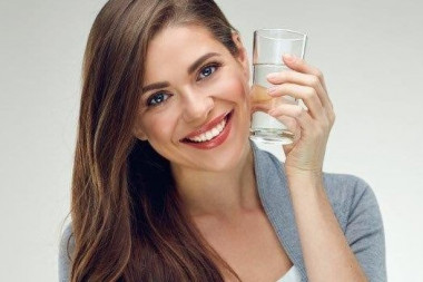 DOBRE NAVIKE SA LOŠIM POSLEDICAMA: Čak i ispijanje vode može biti pogrešno!