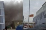 PRVI SNIMAK POŽARA U KLINIČKOM CENTRU SRBIJE: 26 vatrogasaca na terenu, gust crni dim iznad Beograda! (VIDEO)