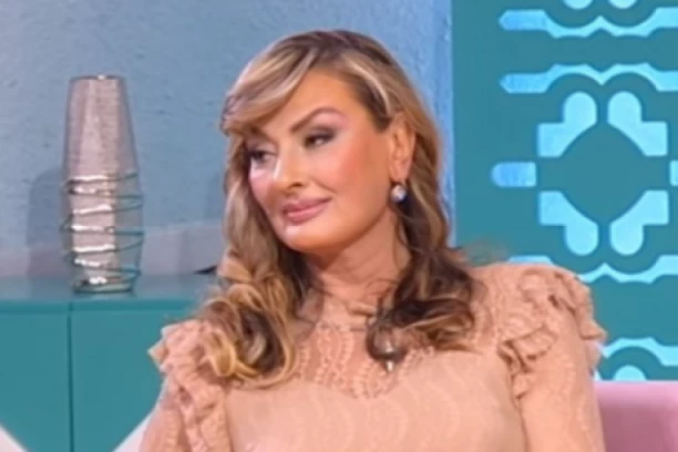 SNEKI PALA NA NASTUPU! Hitno hospitalizovana, završila u GIPSU!