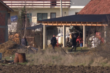 SRBI UZNEMIRENI, POLICIJA UPADA U KUĆE U SELU KOD GNJILANA: Nastavlja se teror albanaca