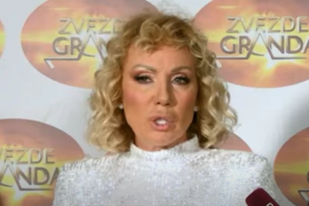 LEPA BRENA JE 12 DANA LEŽALA NEPOKRETNA ZBOG BOLESTI! Pevačica otvorila dušu o bolesti sa kojom se dugo borila:  Hranili su me, bila sam u ŠOKU!