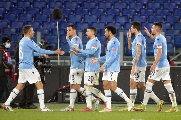 SRBI SLAVE NA ČIZMI: Sergej sa KAPITENSKOM TRAKOM vodio Lacio do pobede! Ubedljiva i Mihina Bolonja