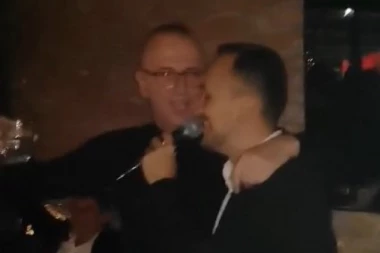 ZAGRMELA DOBRO POZNATA NAVIJAČKA PESMA: Bivši predsednik Zvezde napravio LOM u kafani! (VIDEO)
