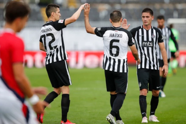 GROBARI ČUPAJU KOSU SA GLAVE: Vezista NAPUŠTA Partizan?!