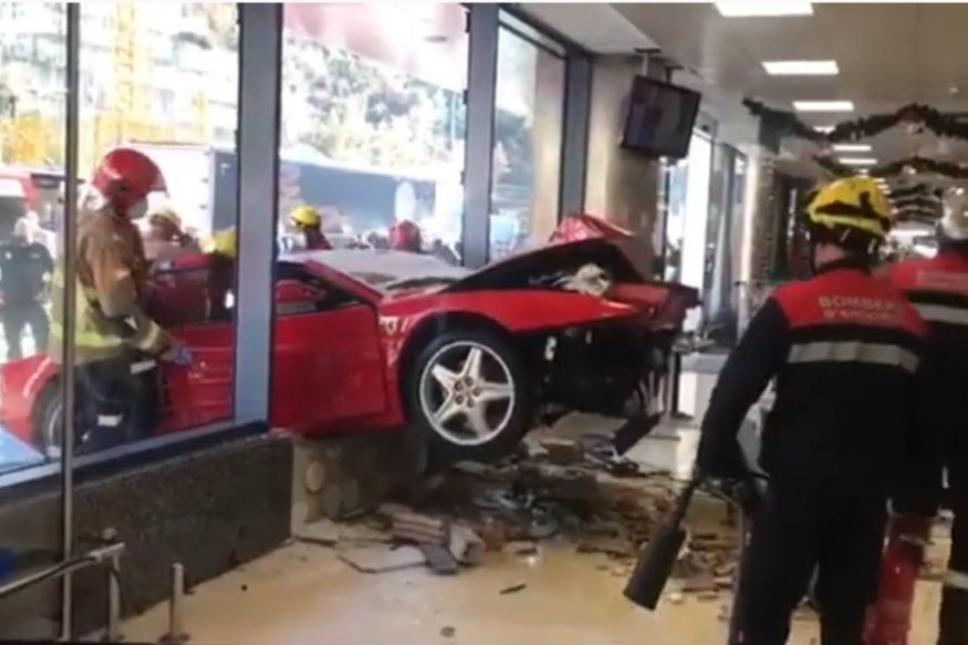 ELDERLY MAN (82) CRASHED A 200,000 DOLLAR FERRARI INTO A STOREFRONT WHILE IN THE COMPANY OF A MUCH YOUNGER LADY SITTING IN THE PASSENGER'S SEAT! An incredible accident shocked the world