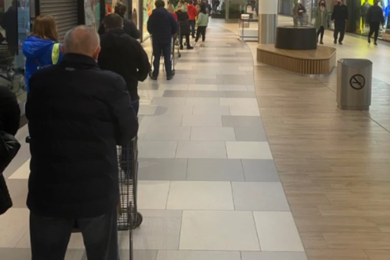 POTRESNE SCENE U BUGARSKOJ: Čovek preminuo u redu za ulje, uvode se ograničenja kupovine, ljudi ogorčeni!