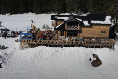 TURČIN KRAO PO KOPAONIKU! Maznuo torbicu sa novcem i dokumentima